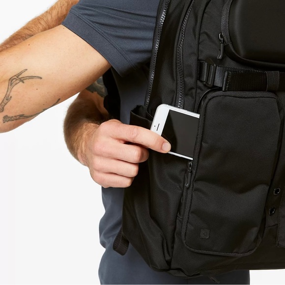 Lululemon Cruiser Backpack - Black - Picture 7 of 12